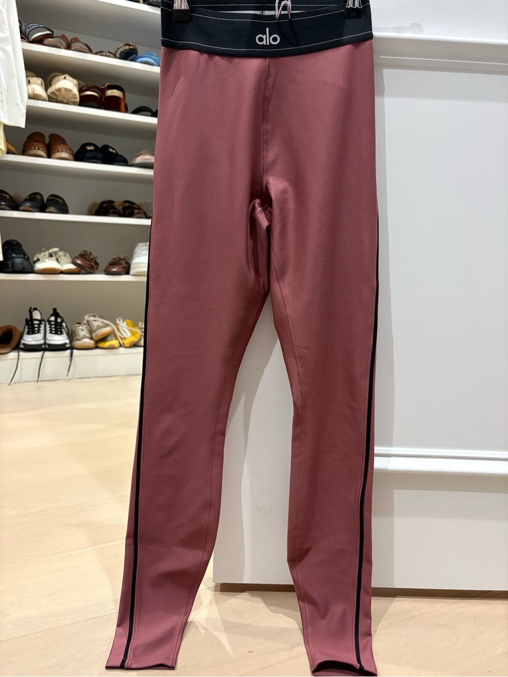 Women’s ALO airlift high waist suit up legging in burgundy truffle size XS